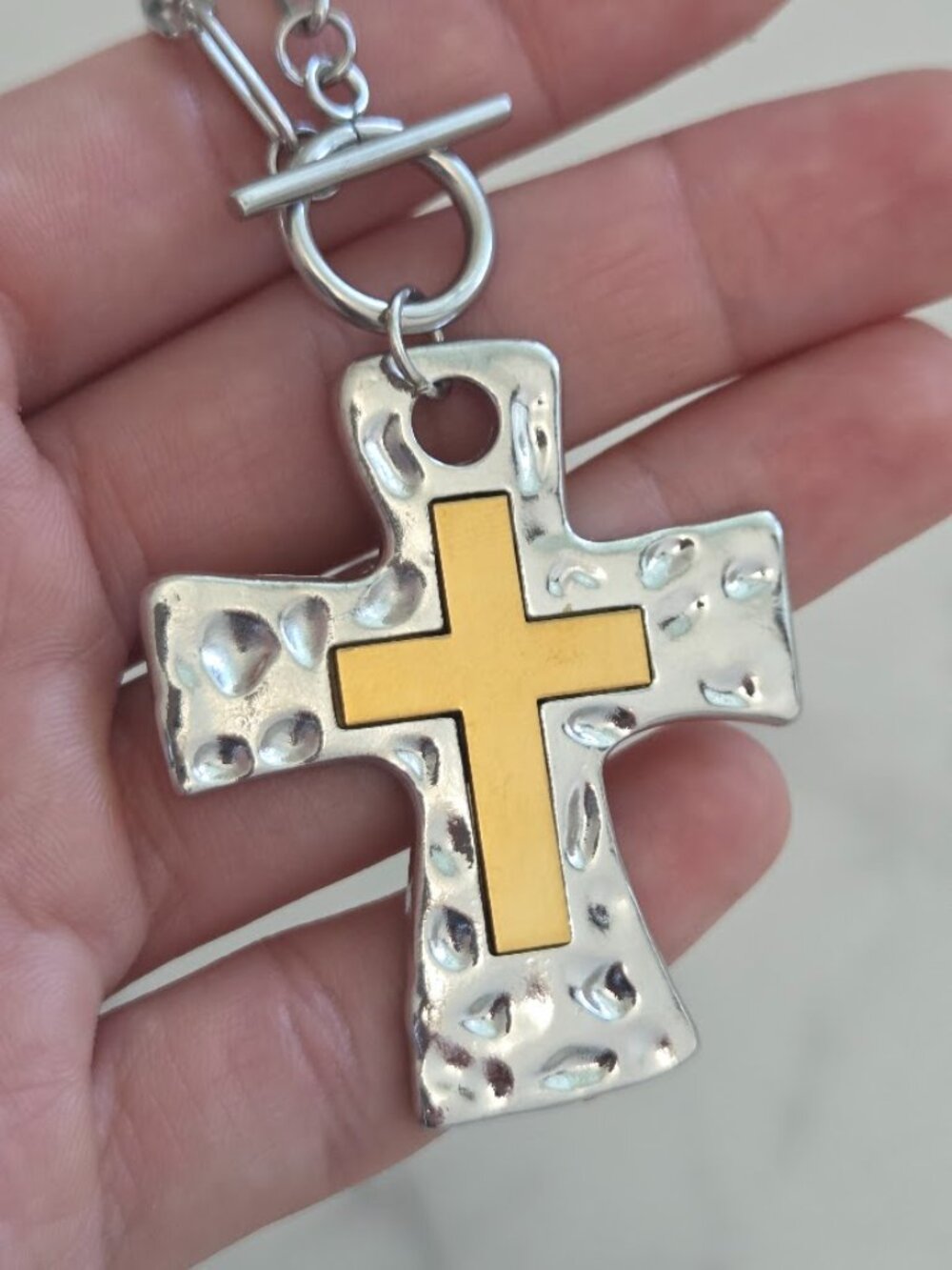 Two Tone Hammered Silver Gold Cross Pendant Paperclip Chain Toggle Necklace - Picture 8 of 15